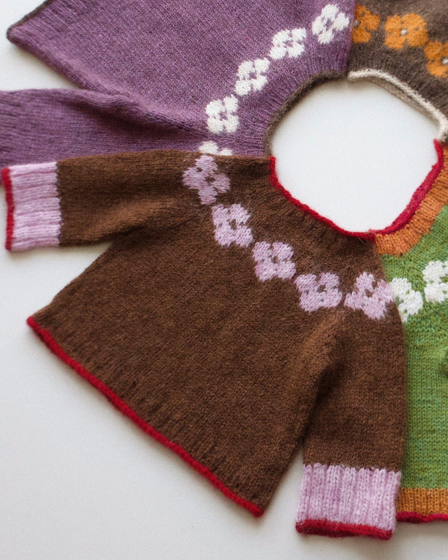 Fiori-sweater til børn – strikkeopskrift (PDF download)